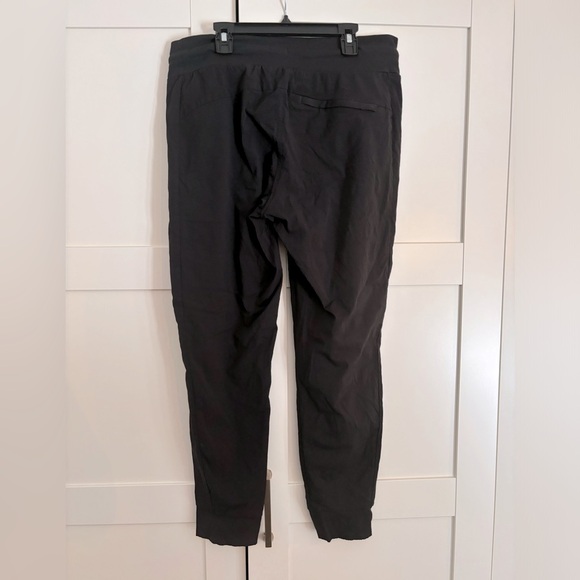 ATHLETA Trekkie North High Rise Active Ankle Jogger in Black Size 8 - Picture 3 of 7